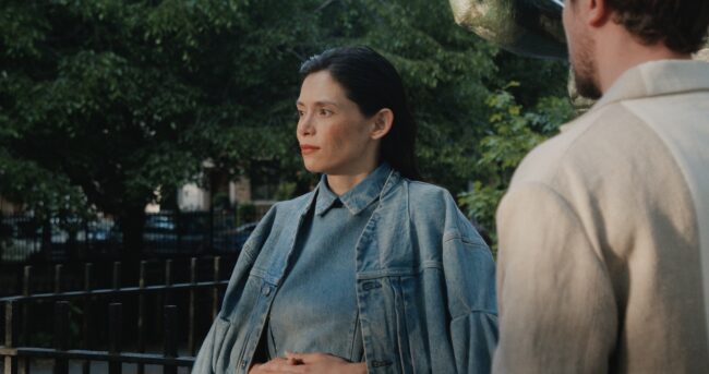 上・下:短編映画短編映画『I SEE SOMETHING IN YOU』より