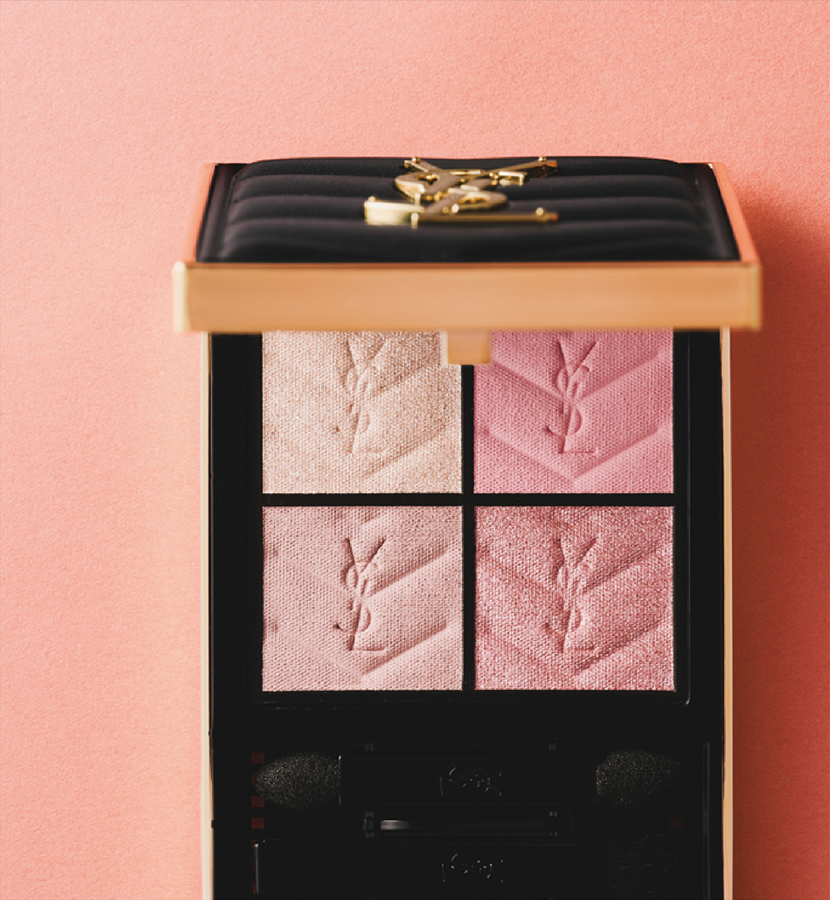 クチュールミニクラッチ 410 ¥10,890/Yves Saint Laurent(イヴ・サンローラン・ボーテ)
