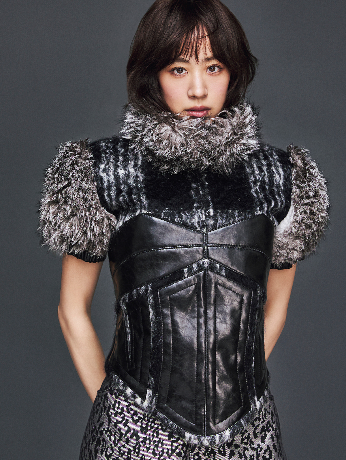 トップ¥1,716,000(予定価格) パンツ¥444,400(予定価格)/ともにルイ・ヴィトン(ルイ・ヴィトン クライアントサービス)