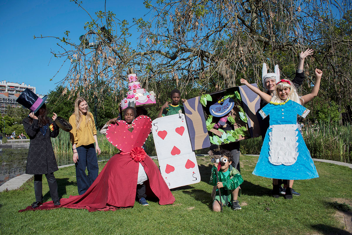 「不思議の国のアリス」を題材とした衣装作りとパフォーマンス  パリ 2026年4月 Costume-making and performance inspired by Alice’s Adventures in Wonderland, Paris, April 2026 Photo: Shun Kambe © The Japan Art Association