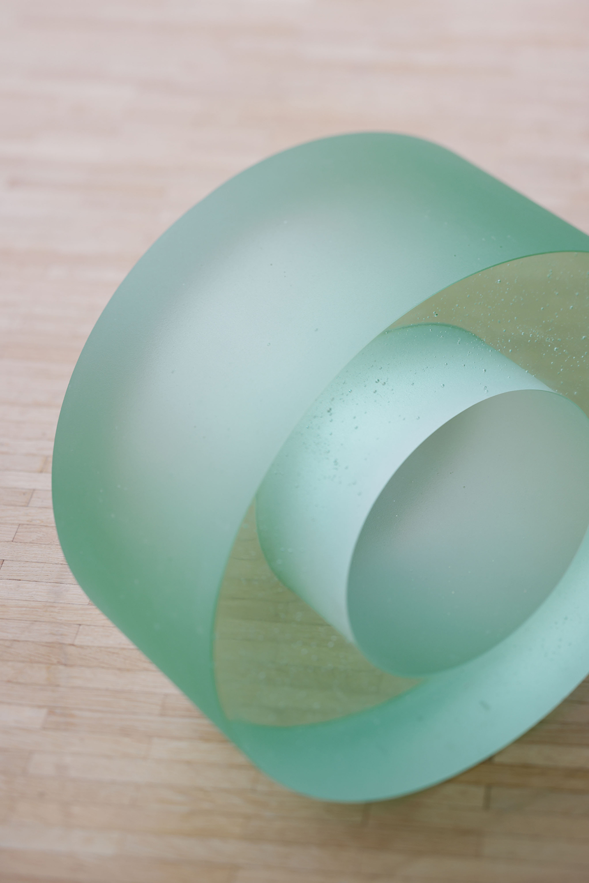 『Water Glass Roll (110) 』「東京、銀座5丁目4-1」アン・ヴェロニカ・ヤンセン展 展示風景(2026年)© Nacása & Partners Inc./ Courtesy of Fondation d'entreprise Hermès
