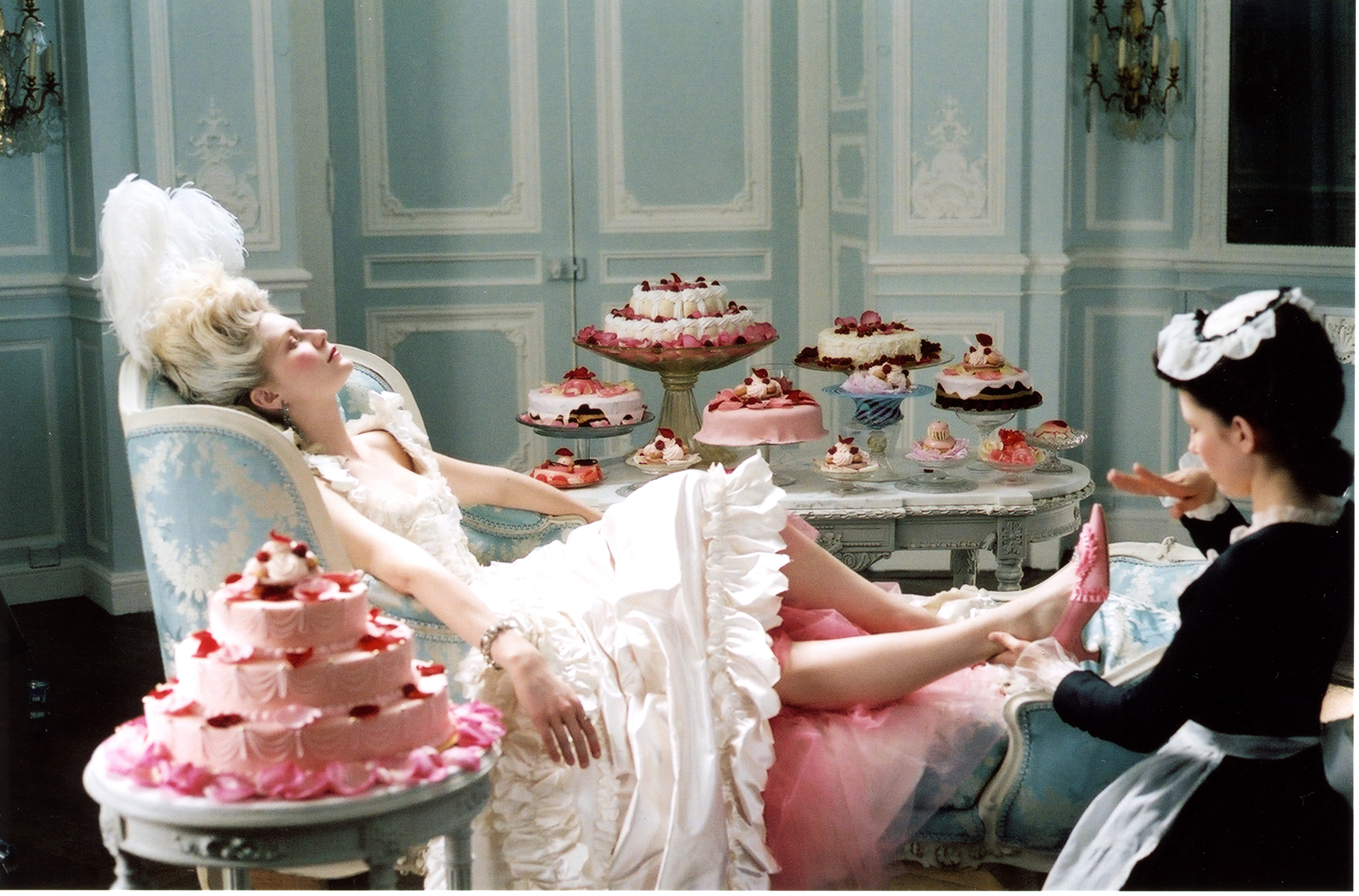 映画『マリー・アントワネット』(ソフィア・コッポラ監督、2006年)より Photo: Courtesy of I WANT CANDY LLC. and Zoetrope Corp.