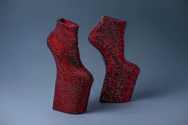 Heel-less Shoes《Night Makers》, 2018｜個人蔵 / ©︎NORITAKA TATEHANA K.K.