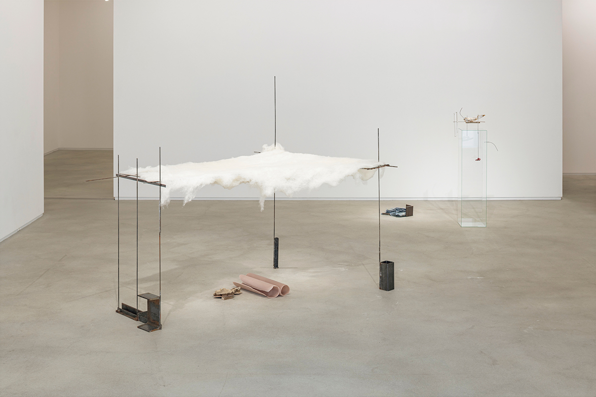 展示風景:土屋信子「Stay as a Wave」2023年 Photo:Nobutada Omote,Courtesy SCAIThe Bathhouse