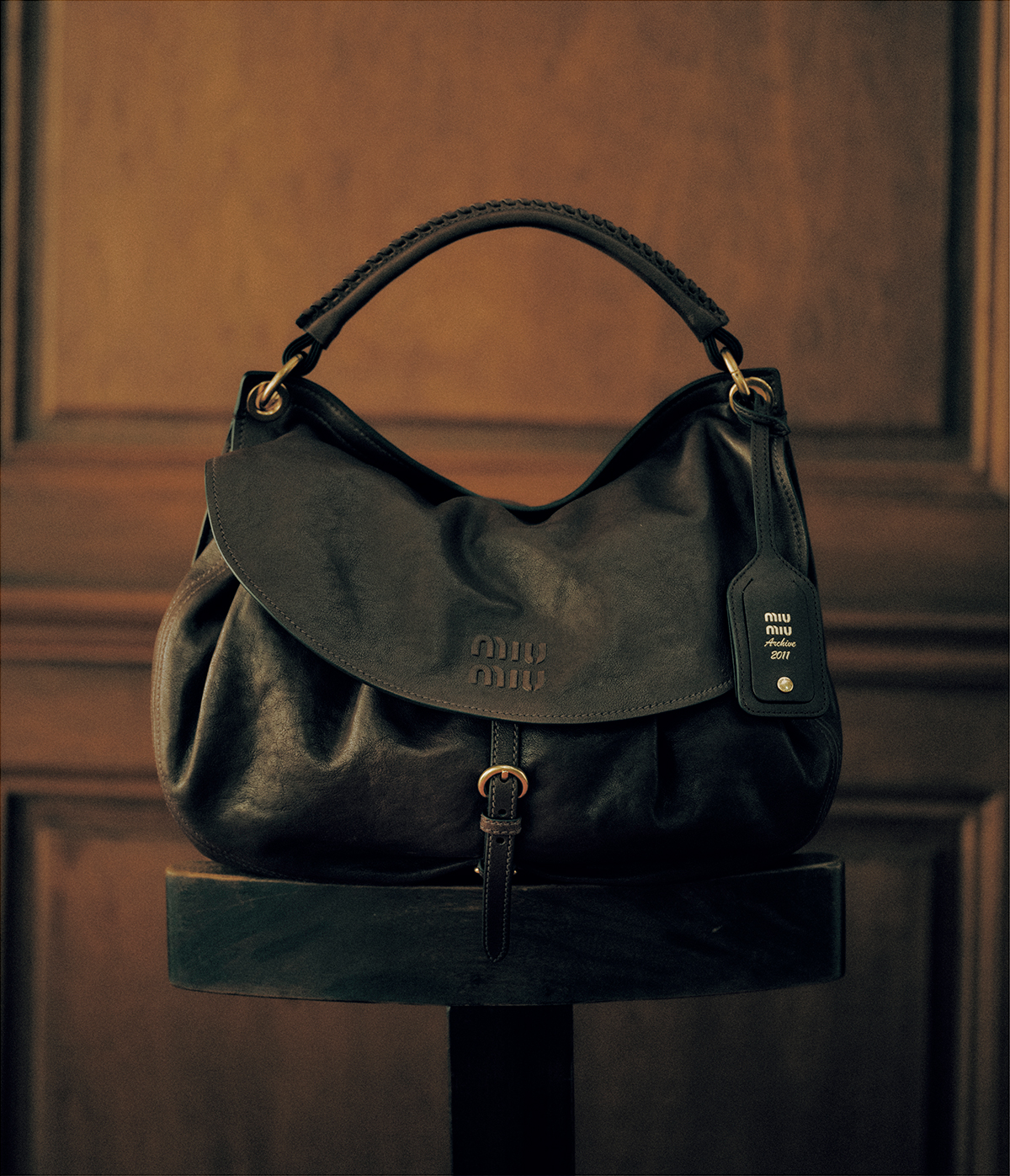 バッグ「ランデヴー」(H33×W39.5×D15cm)¥671,000(予定価格)/Miu Miu(ミュウミュウ クライアントサービス)