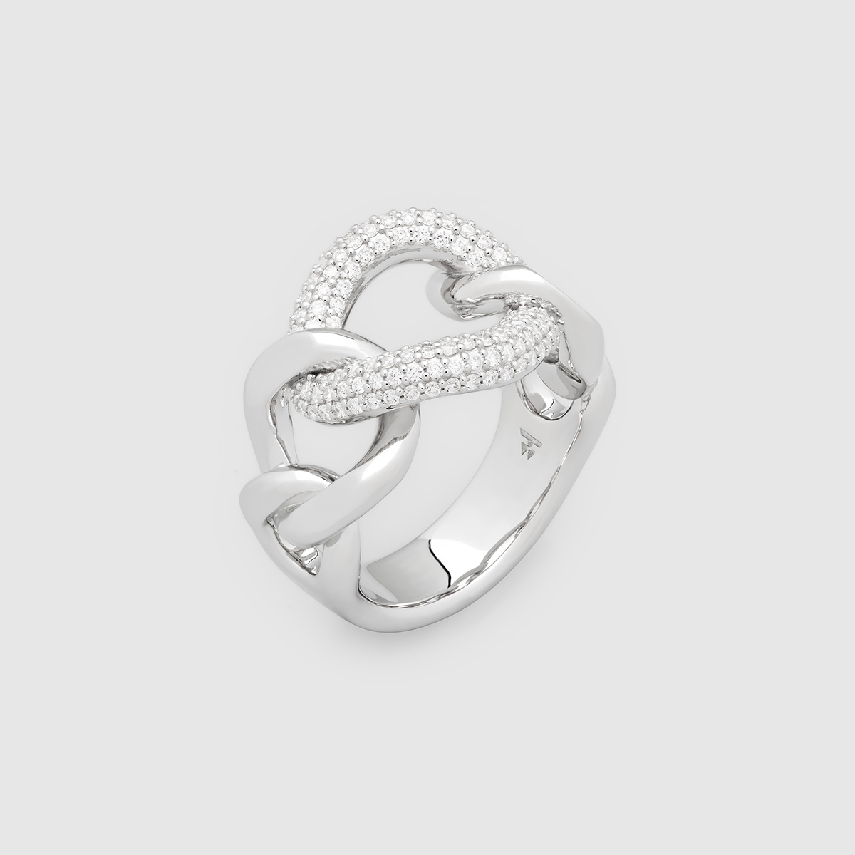 River Ring Pavé ¥334,300/Tom Wood(トムウッド ジャパン 03-6447-5528)