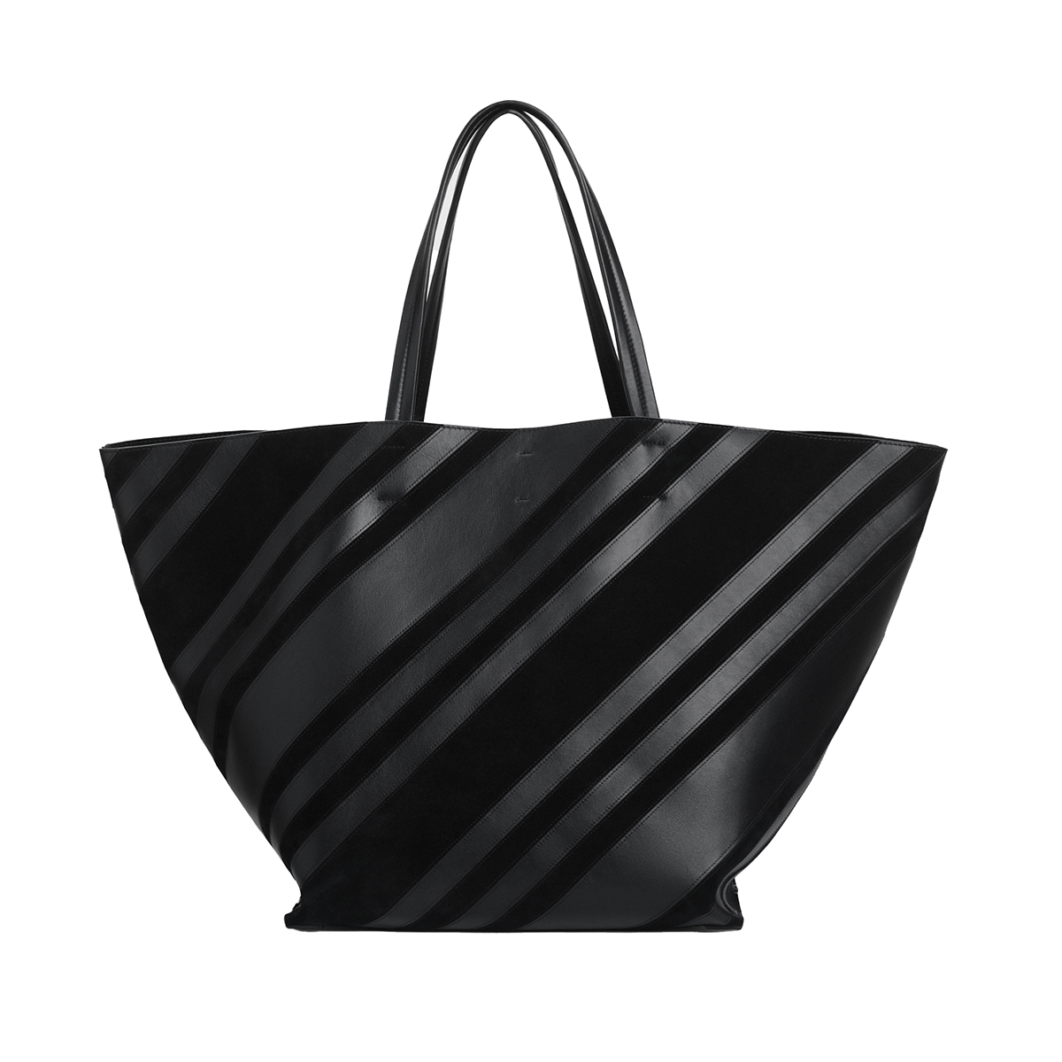 (W32.5×H37.5×D31cm)¥633,000/Phoebe Philo(フィービー ファイロ phoebephilo.com)courtesy of Phoebe Philo