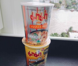 まさかのカップラーメン