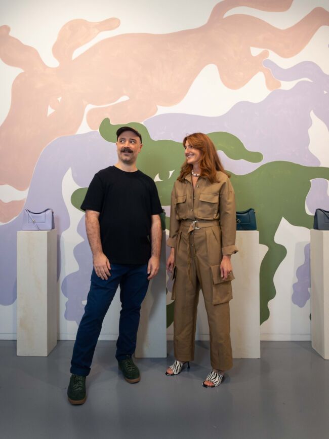 コラボしたアーティストのデヴィット・サーマン（左）とエルザ・ワンドラー