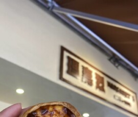 マーガレット カフェ エ ナタの焼き立てエッグタルト
